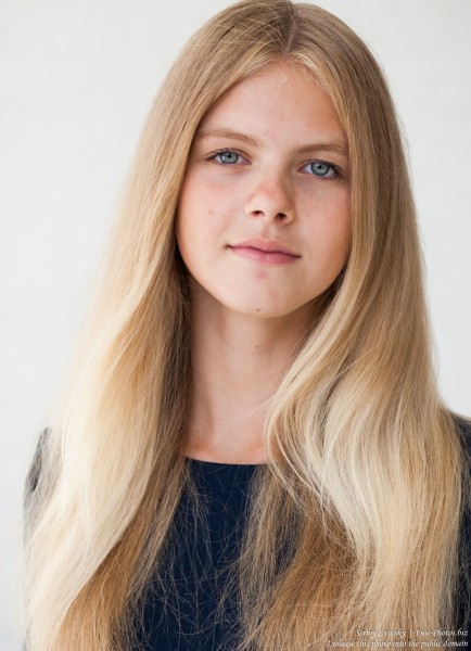a preteen natural blond girl photographed in August 2016 by Serhiy Lvivsky, picture 1