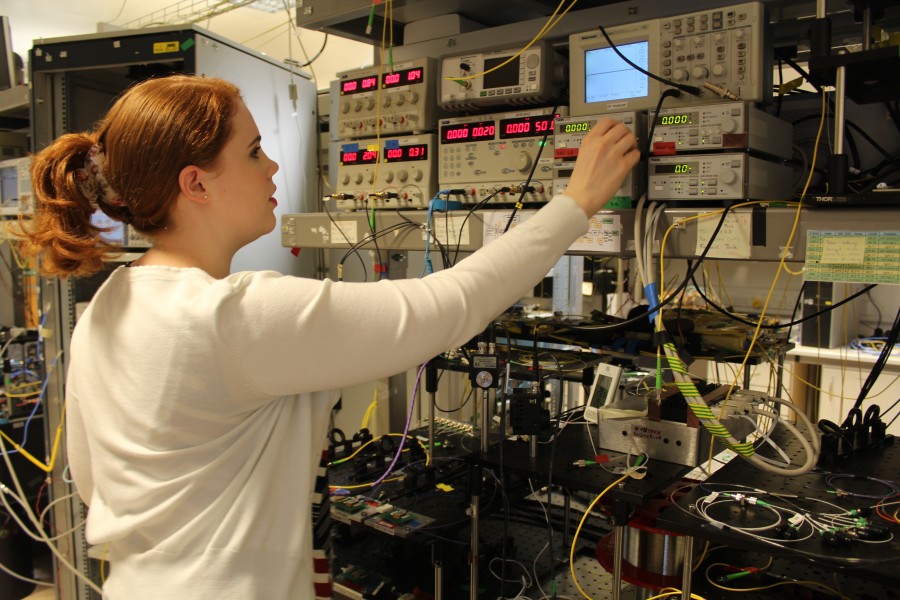 Adjusting a power meter at an optical communications system testbed