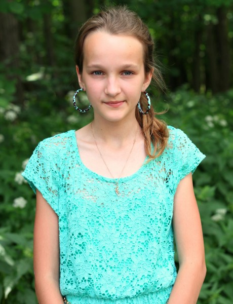 an absolutely beautiful girl with earrings, photographed in June 2013, portrait 6/27