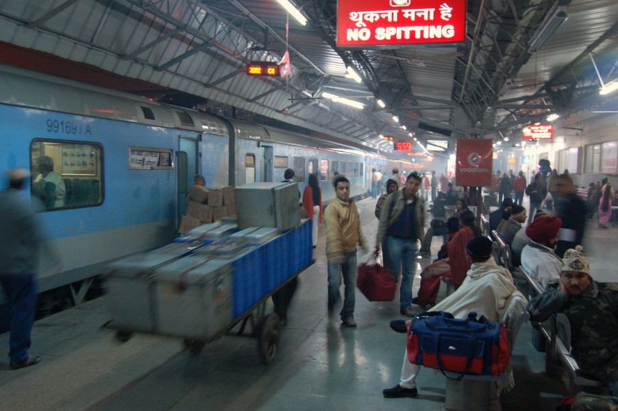 Bhopal Shatabdi Express, New Delhi, 2008 (4)