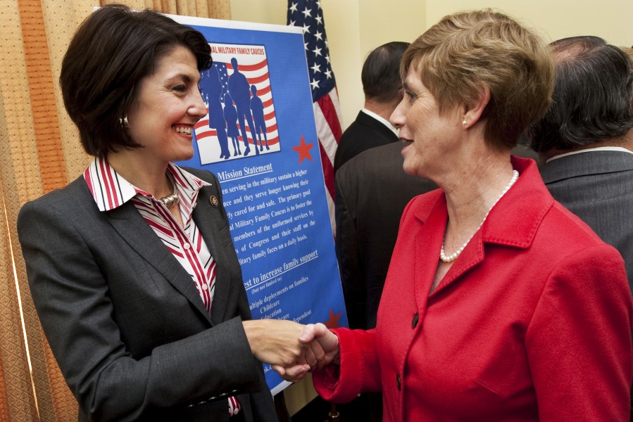 Congresswoman Cathy McMorris Rodgers greets Deborah Mullen, 2009