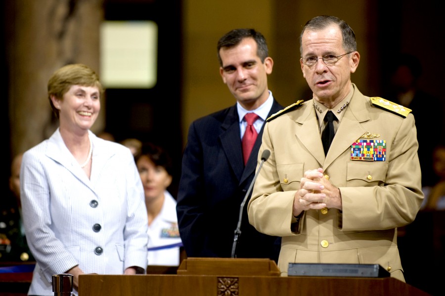 Deborah Mullen and Los Angeles City Councilman Eric Garcetti look on Navy Adm. Mike Mullen, 2008