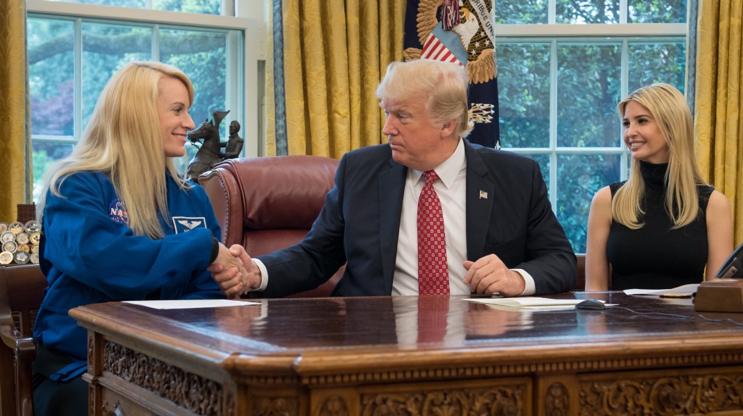 Earth-to-space call from the Oval Office (6)