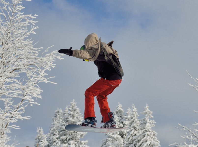 Feldberg - Jumping Snowboarder1