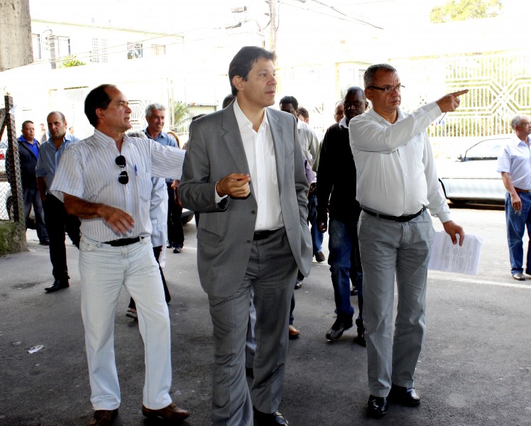 Fernando Haddad e Chico Macena na Cohab Rincão