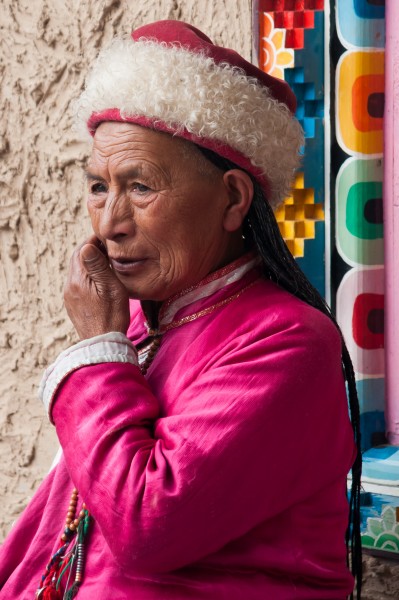 Jiuzhaigou Sichuan China Old-tibetan-woman-01