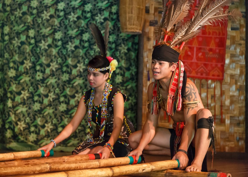 KgKuaiKandazon Sabah Monsopiad-Cultural-Village-DansePerformance-14