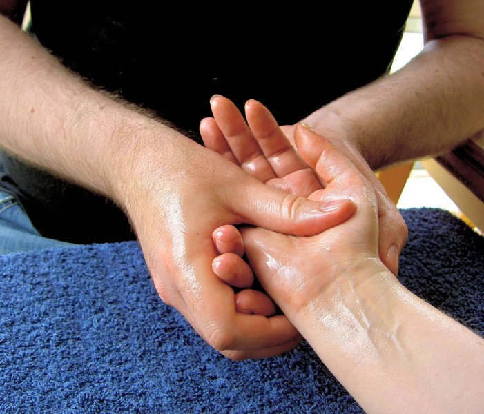 Massage-hand-4