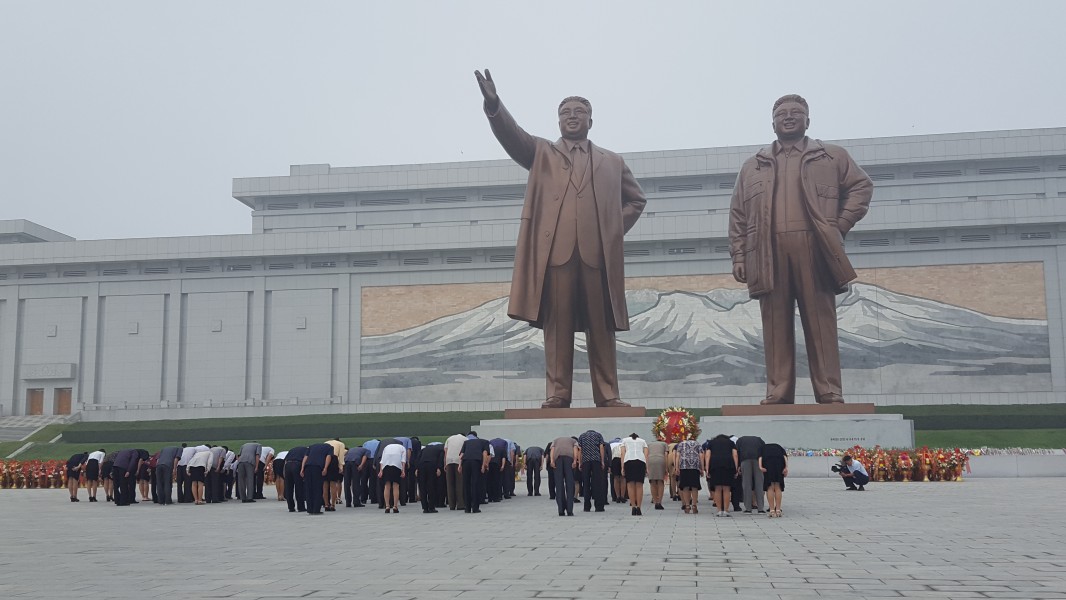North Korean paid tribute to Kims in Mansudae Grand Monument