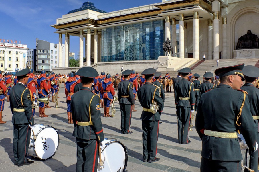 Orkiestra mongolskiej armii na placu Suche Batora w Ułan Bator 06