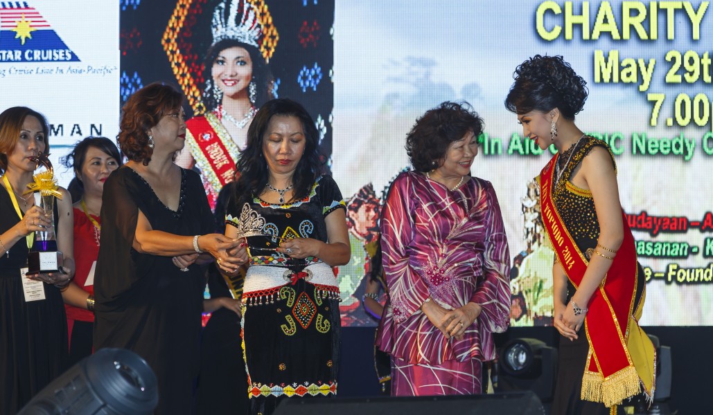 Penampang Sabah Unduk-Ngadau-2014-Candidates-02b