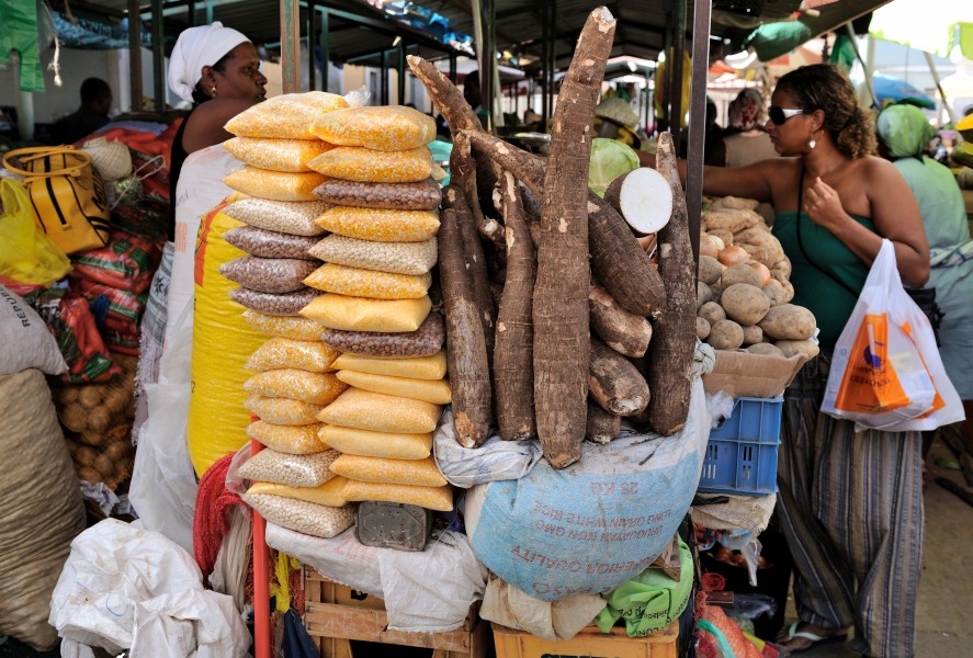 Praia market beans manioc