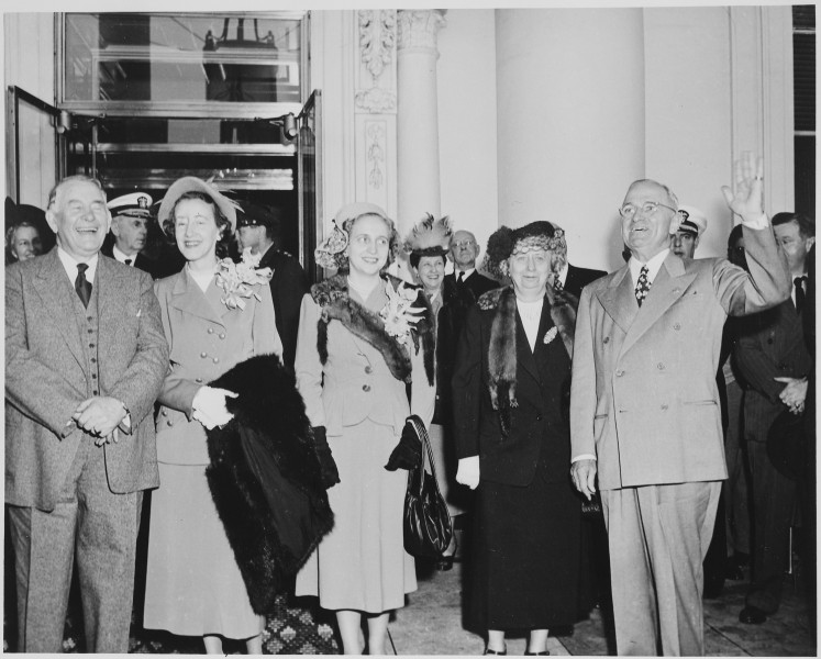 President and Mrs. Harry S. Truman, Vice President-elect Alben W. Barkley and Mrs. Max Truitt, and Margaret Truman... - NARA - 199951