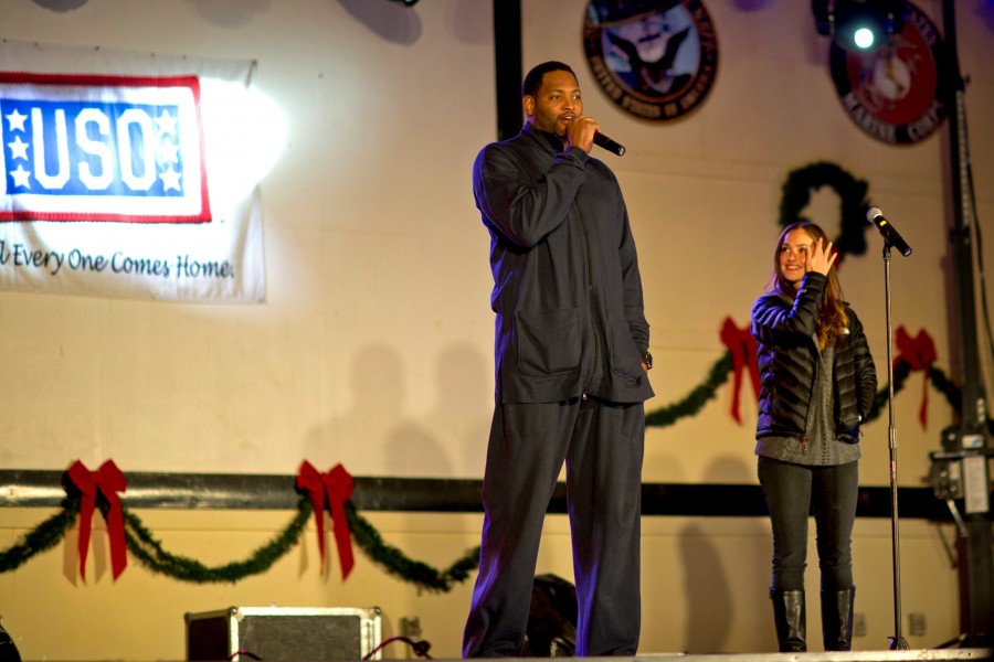 Robert Horry and Minka Kelly at Camp Buehring, Kuwait, Dec. 14, 2011