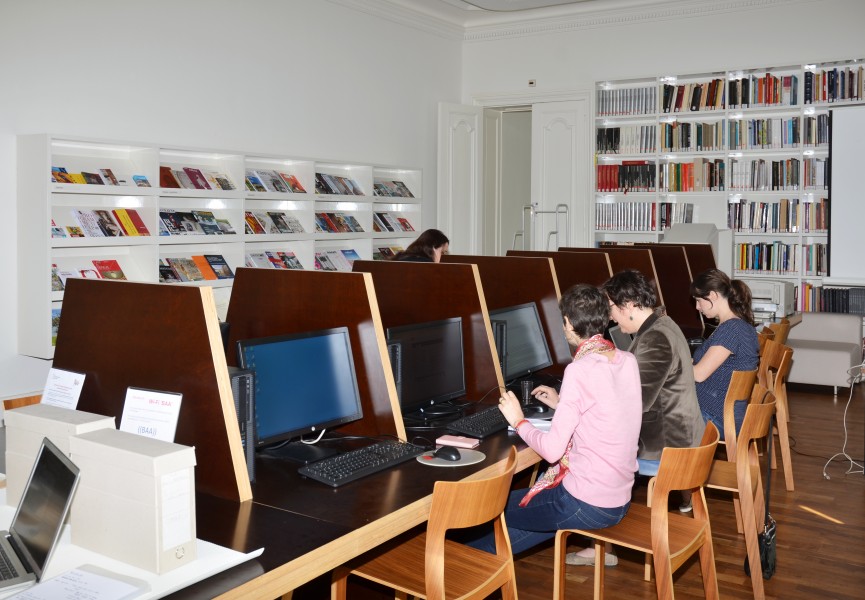 Salle informatique de la bibliothèque d'Art et d'Archéologie de Genève