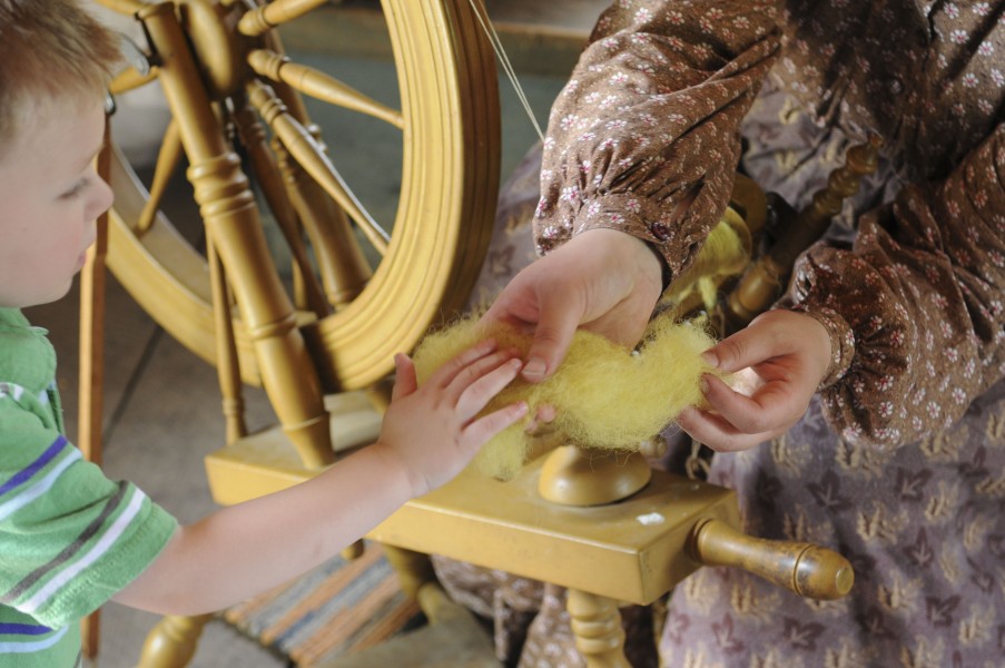 Spinning Wool at 1850 Farm - Living History Farms