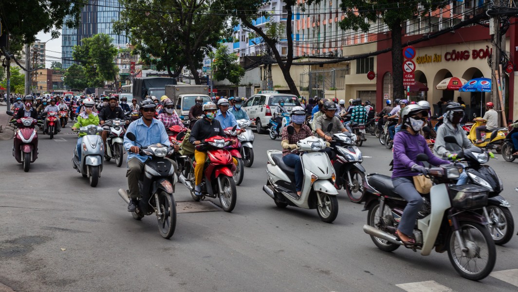 Tráfico en Ciudad Ho Chi Minh, Vietnam, 2013-08-14, DD 02