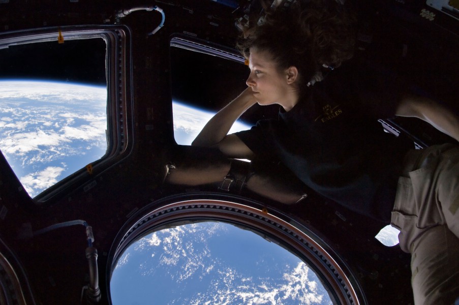 Tracy Caldwell Dyson in Cupola ISS