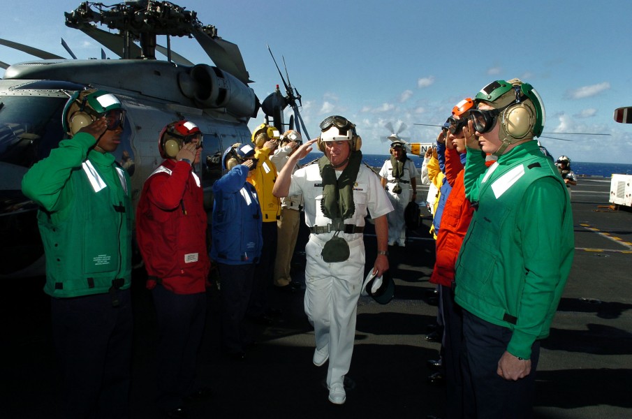 US Navy 040715-N-6213R-004 Chilean Commander, Chief of Naval Operations Vice Adm. Jorge Huerta