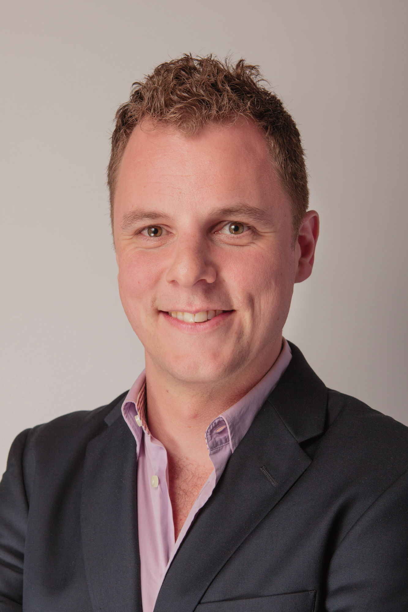 Robin van der Velden1