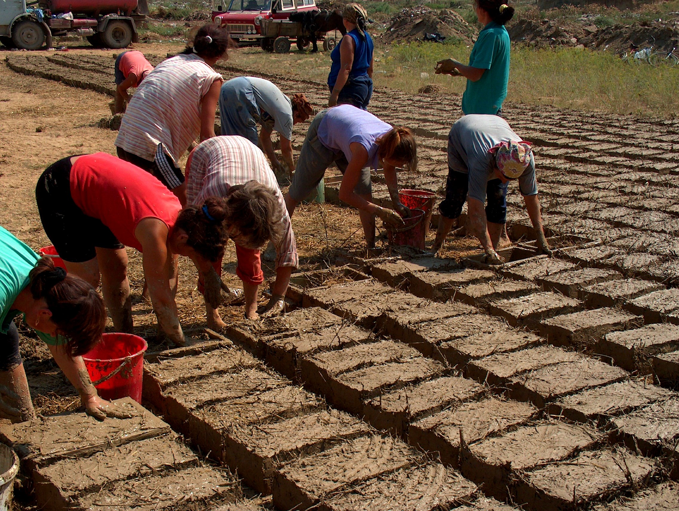 RomaniaDanubeDelta MakingMaterialForCOnstructing0001jpg