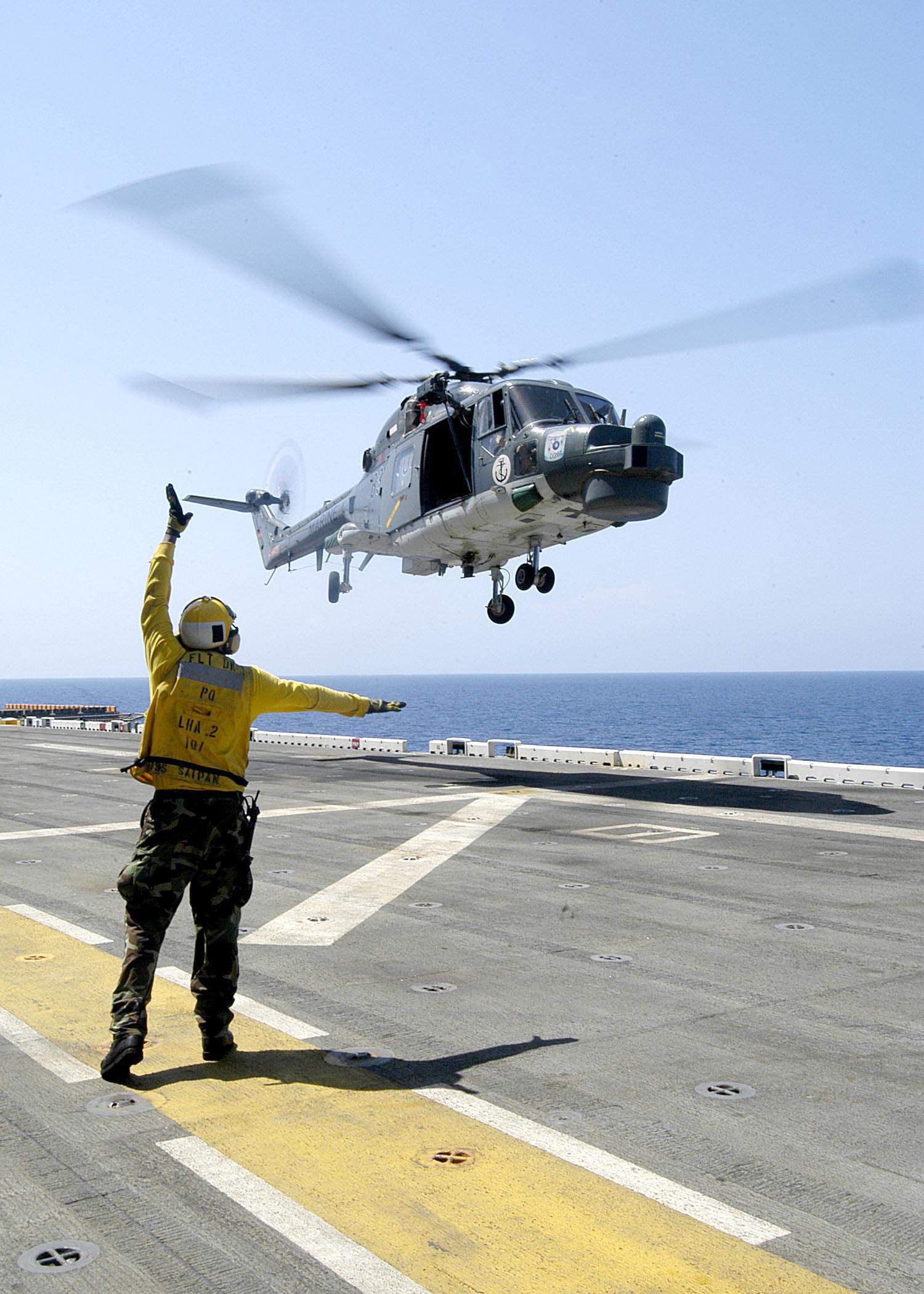 Sea Lynx 061004-N-8547M-032