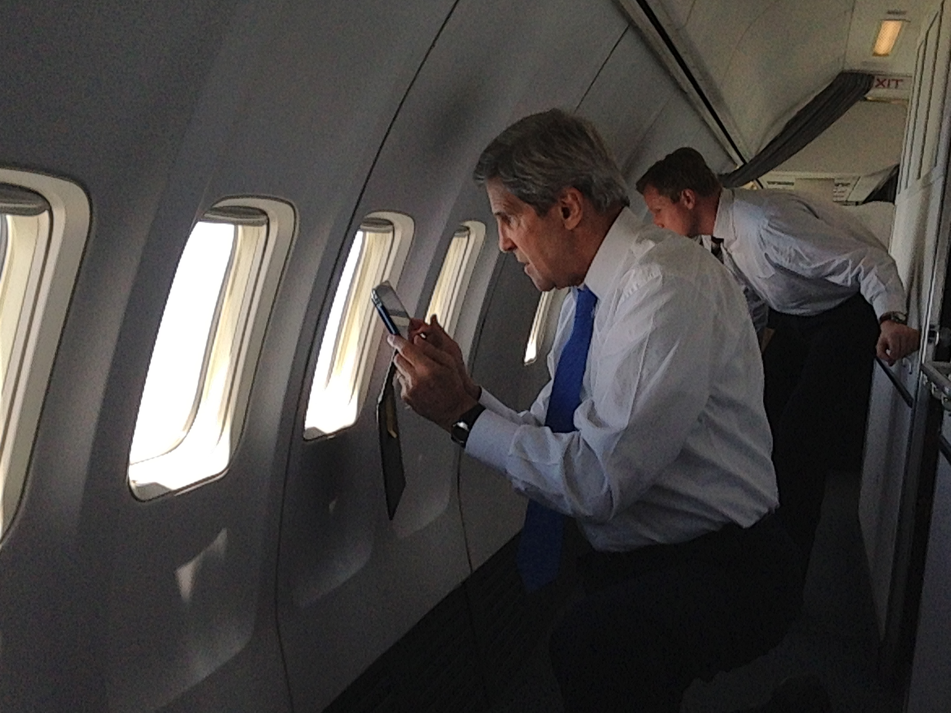 Secretary Kerry Takes a Photo (8778646836)