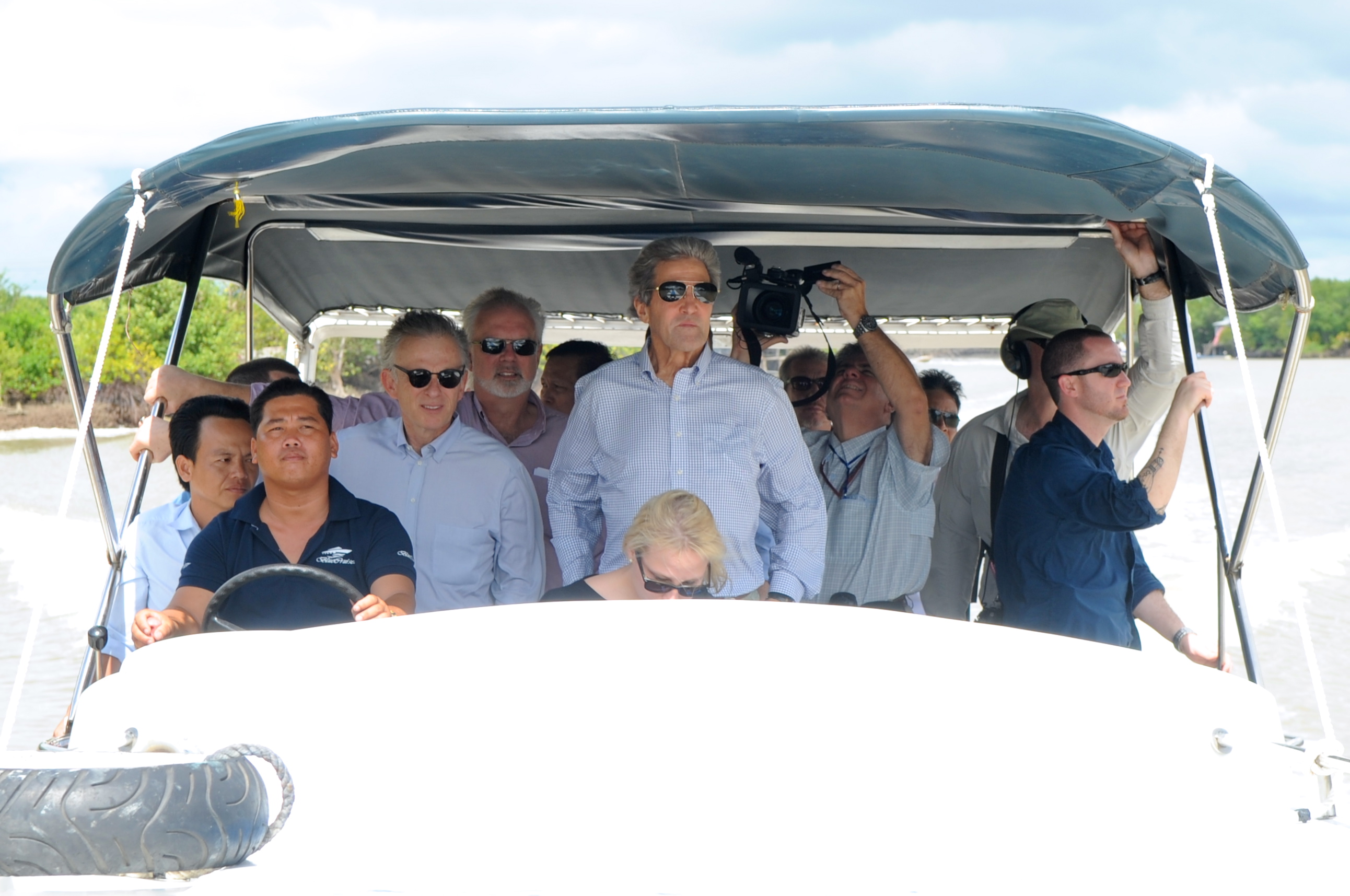 Secretary Kerry Tours Mekong River Delta (11381437903)