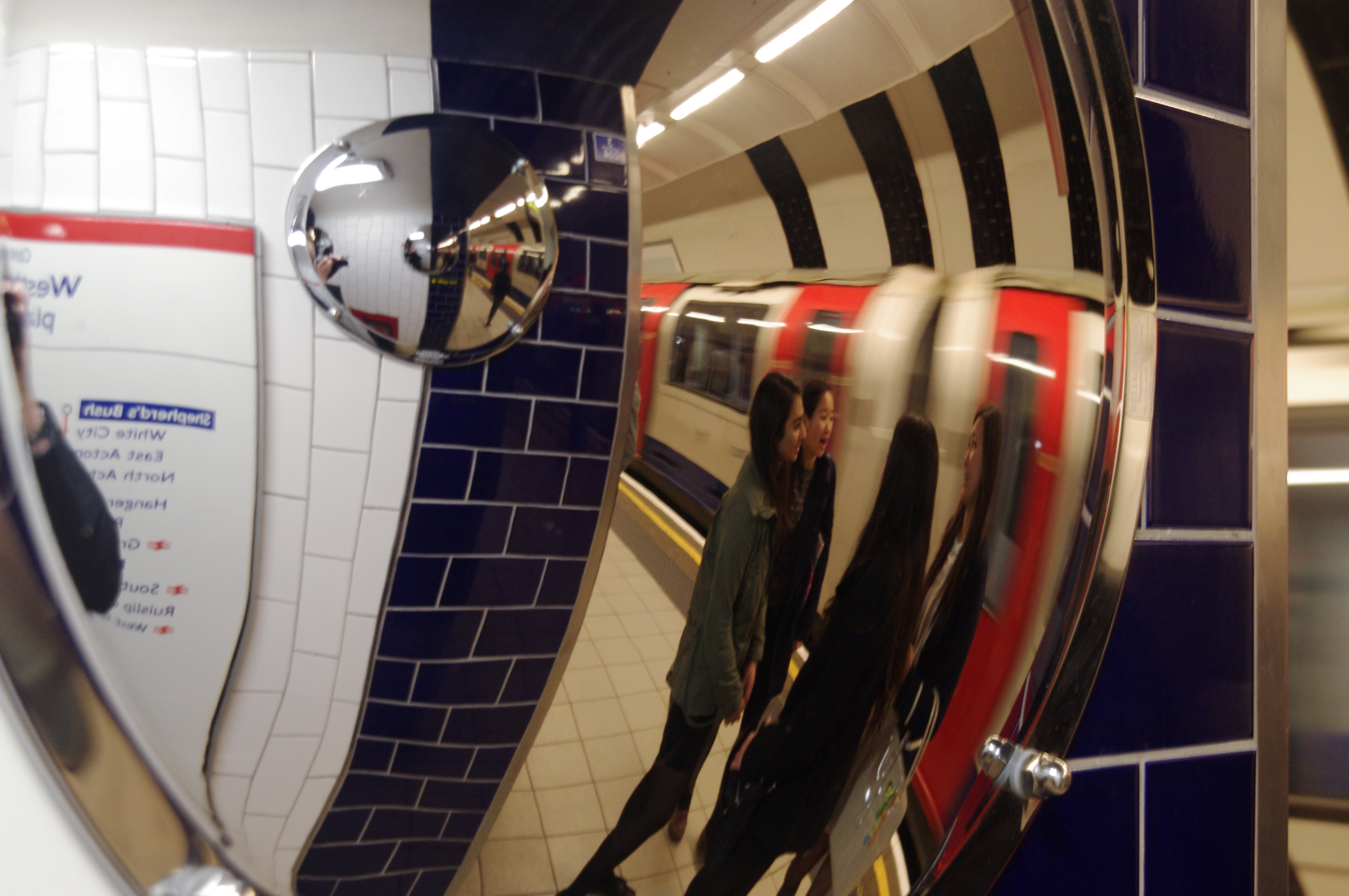 Shepherd's Bush tube station MMB 02 1992-Stock