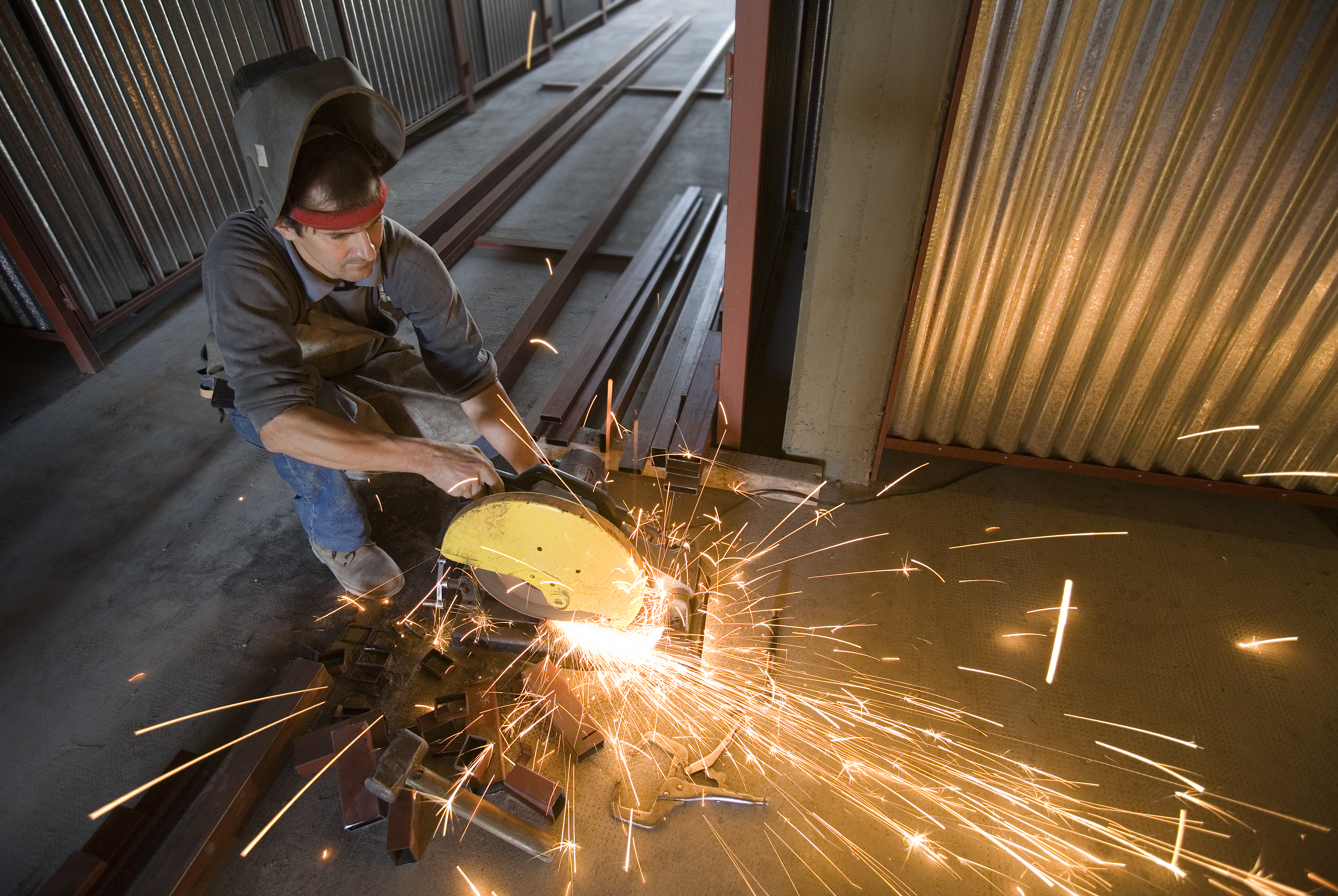 Steel iron construction worker - 8378