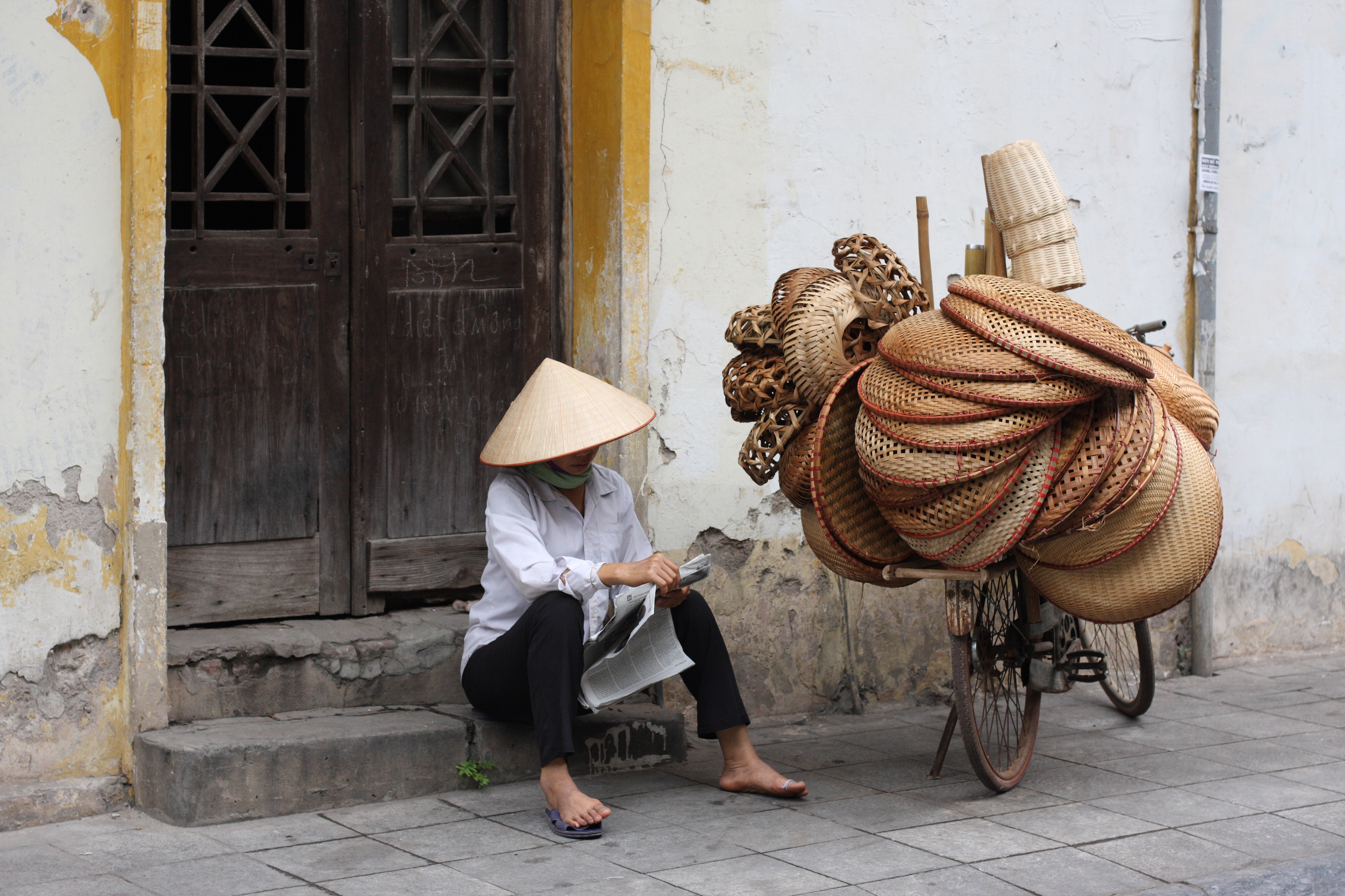 Street vendors in old quarter, Hanoi, Vietnam