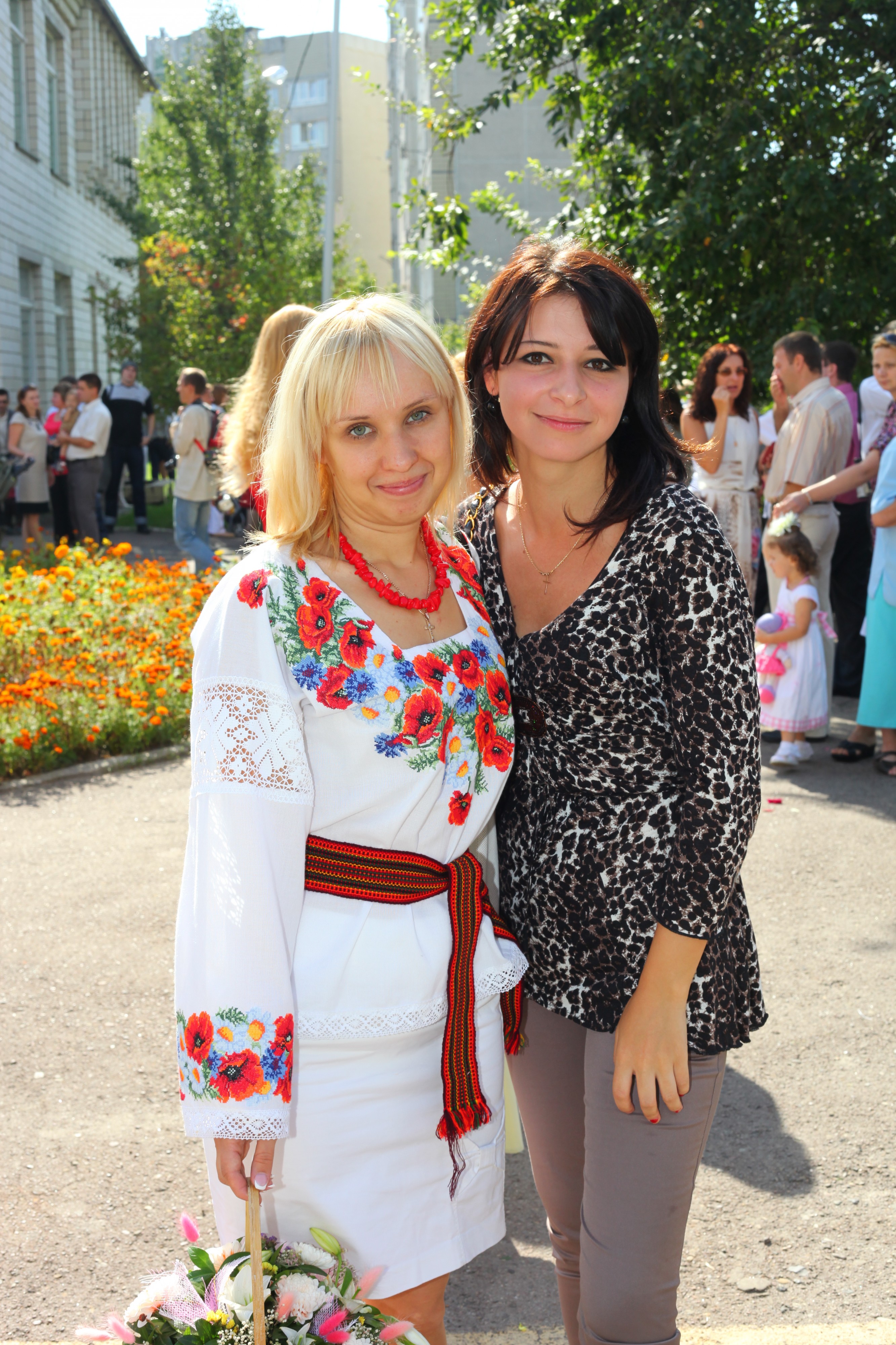 Two pretty young women / chicks: a blond and a brunet
