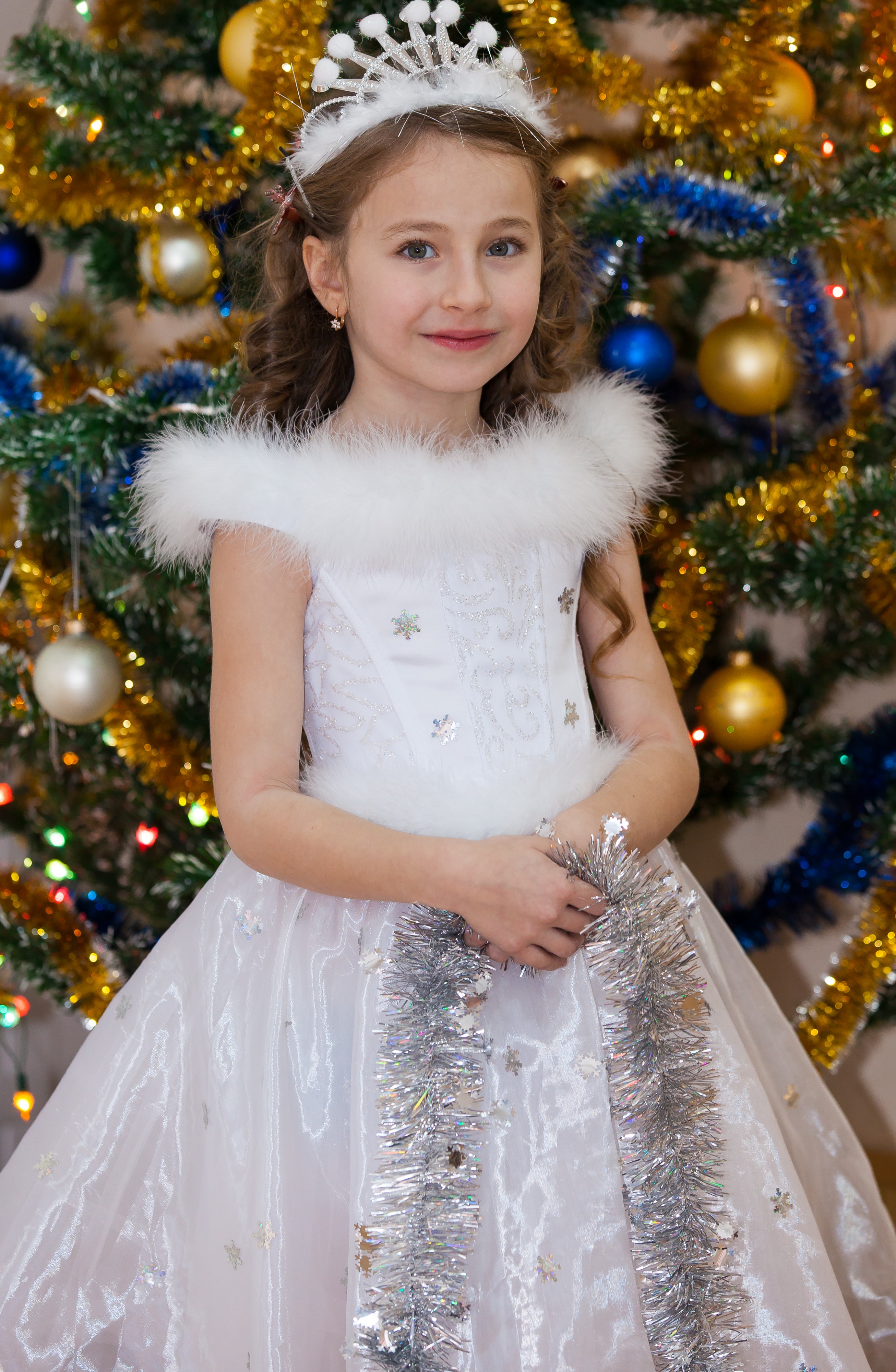a cute young girl performing in school in December 2013, picture 14/14