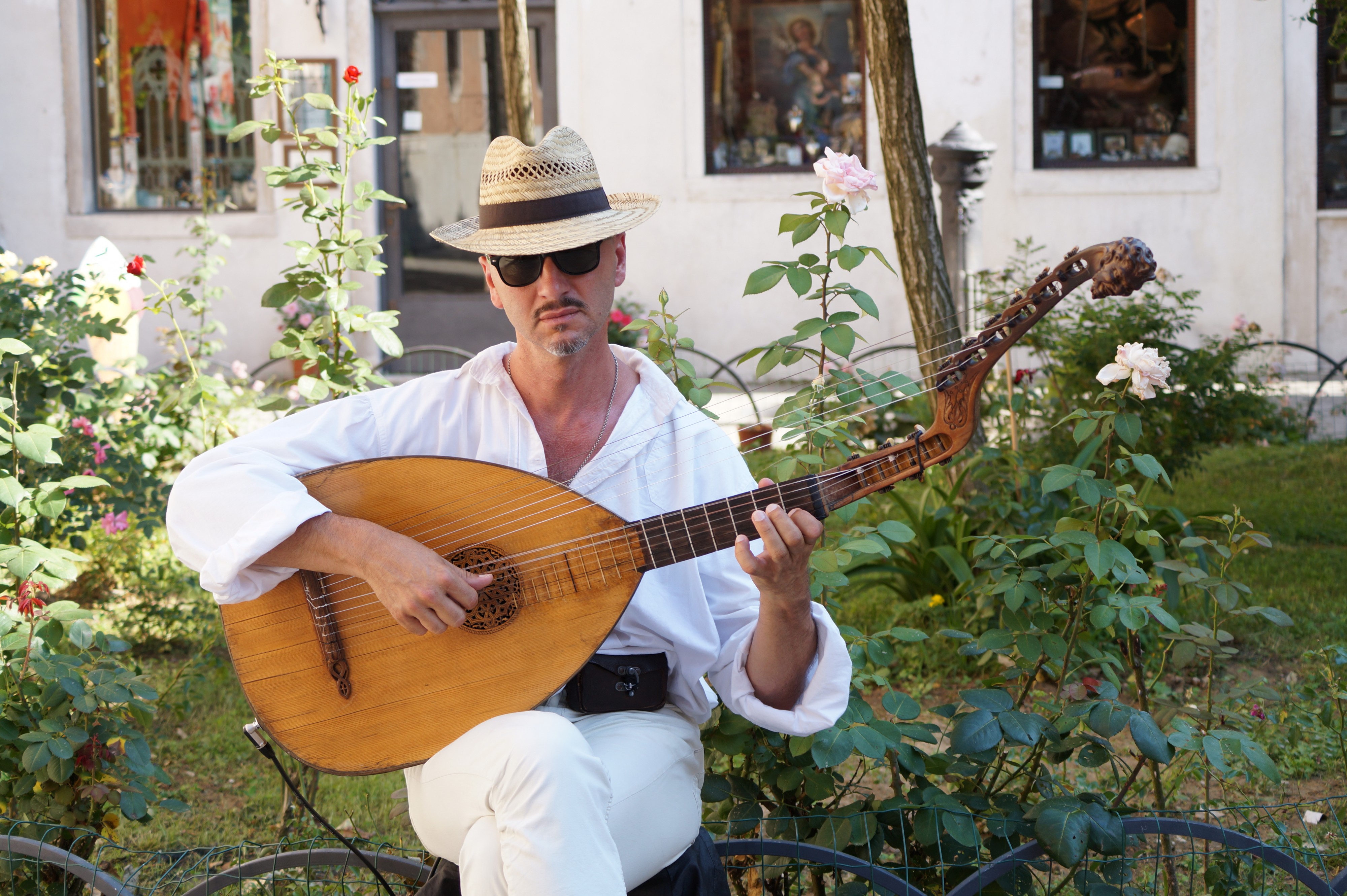 A Liuto Chittara Player
