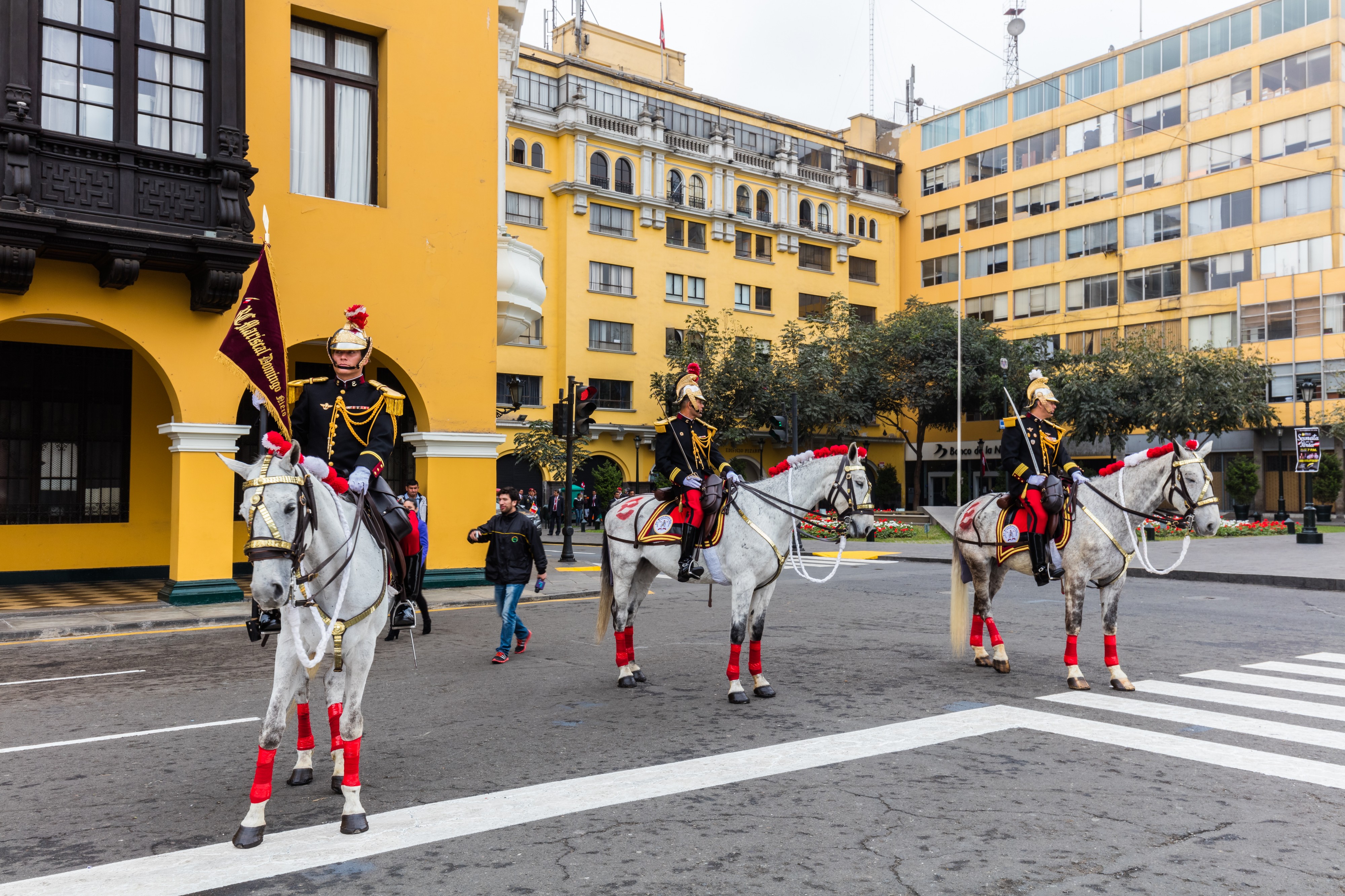 Escolta presidencial, Plaza de Armas, Lima, Perú, 2015-07-28, DD 27