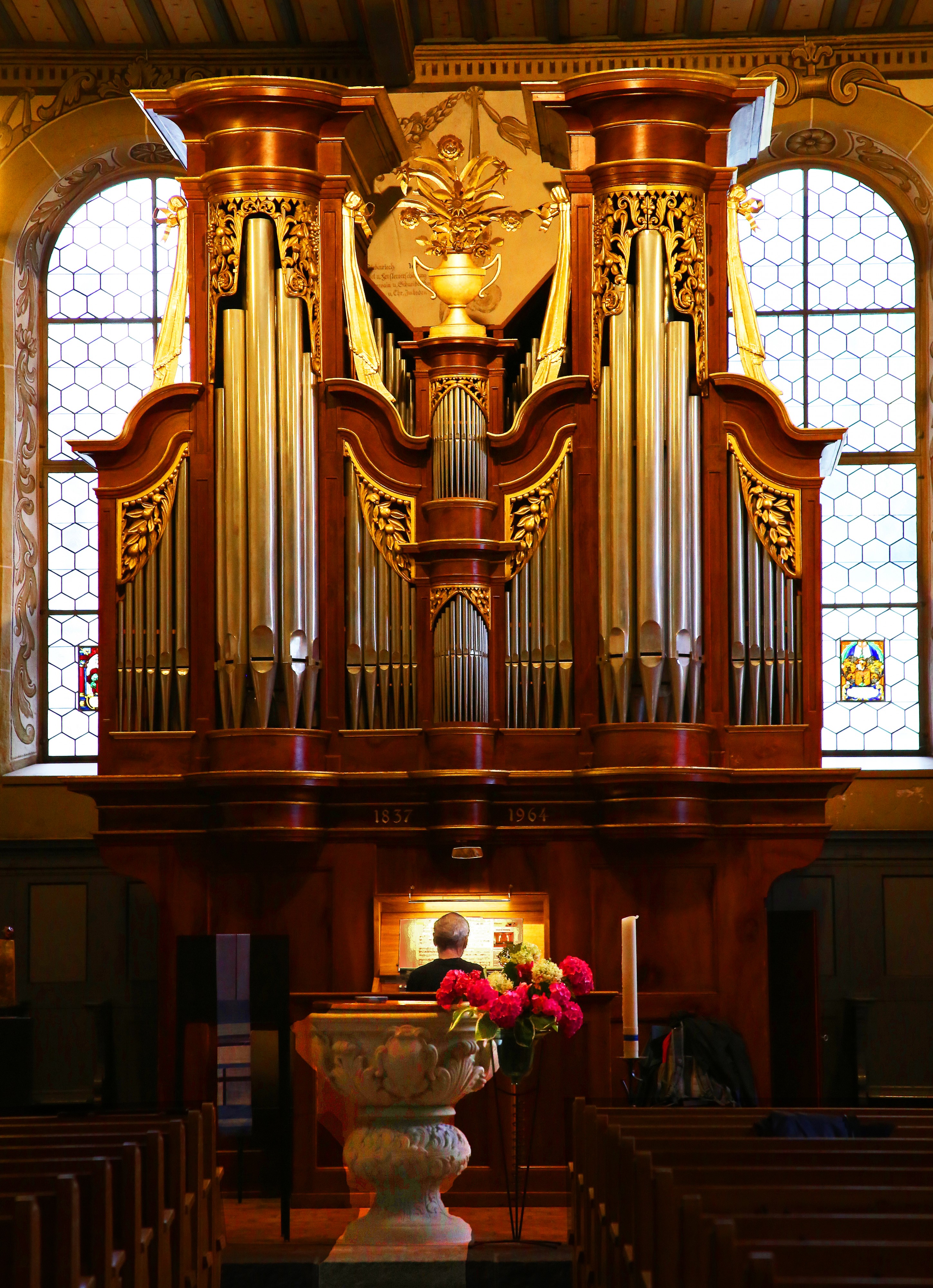 Playing the Pipe Organ (14765429261)