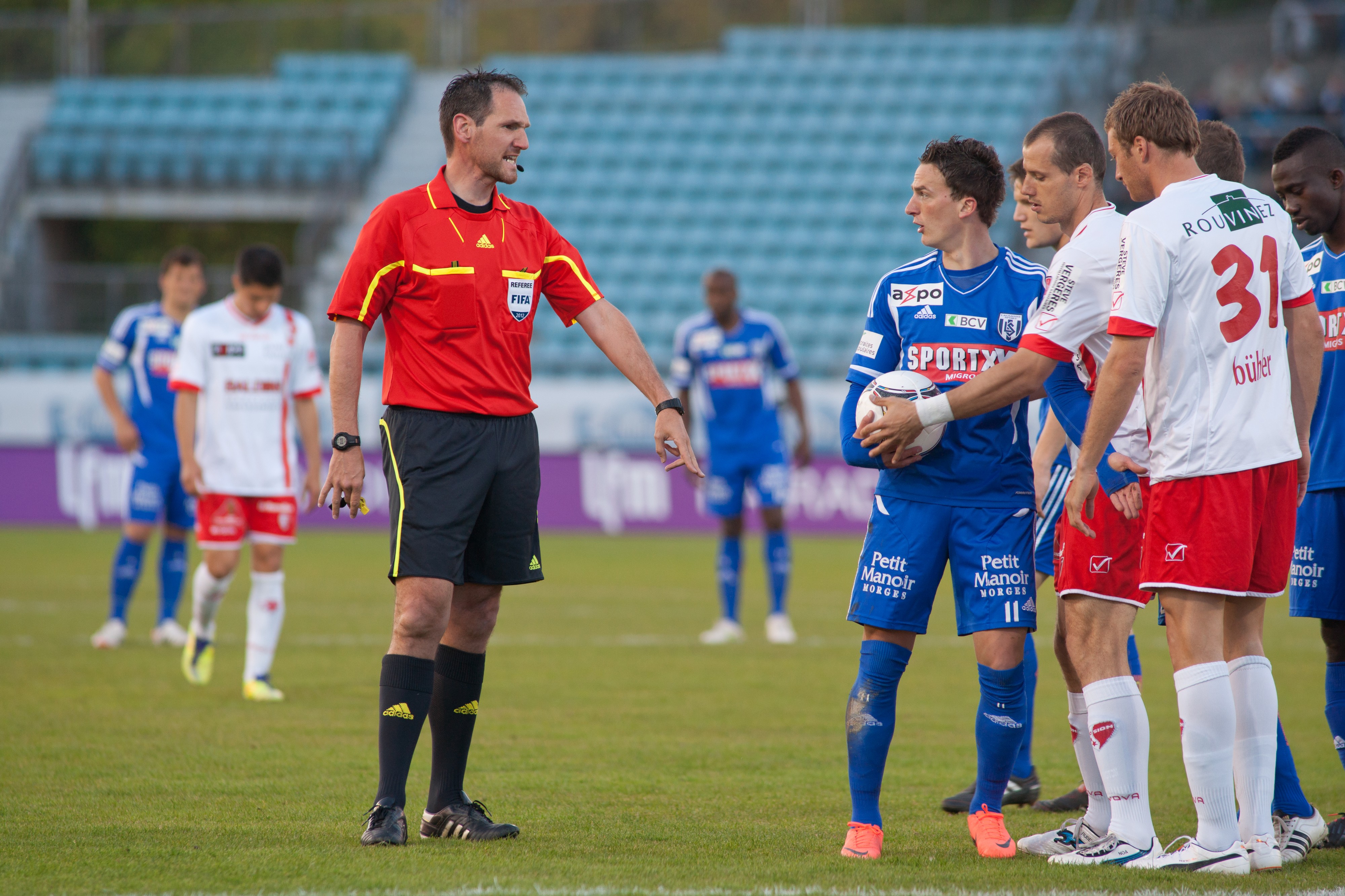 Referee - Lausanne vs Sion 02 may 2012