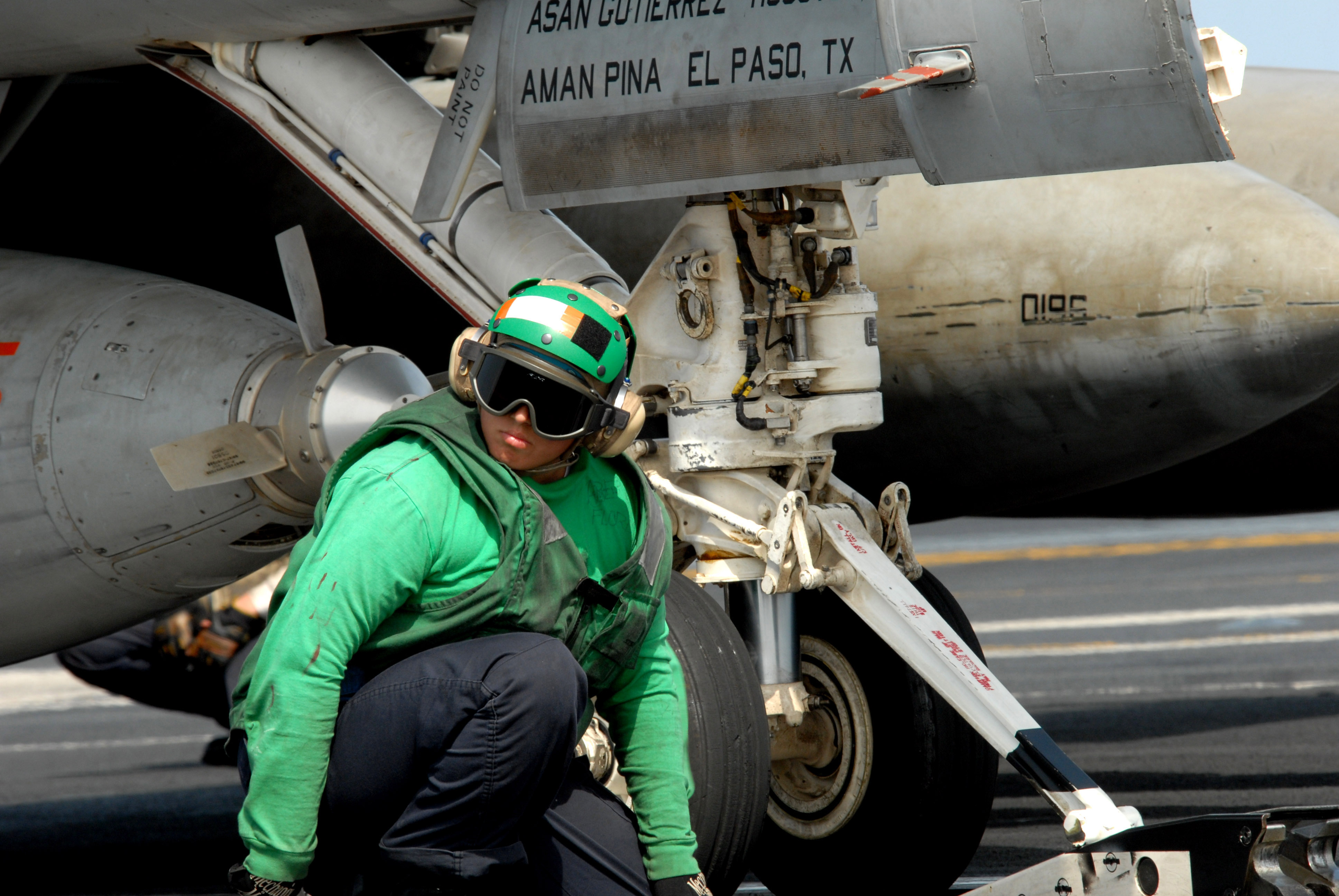 US Navy 080901-N-7730P-006 viation Boatswain's Mate (Equipment) 3rd Class Claudia Flores waits to give the signal to advance an F-A-18E Super Hornet