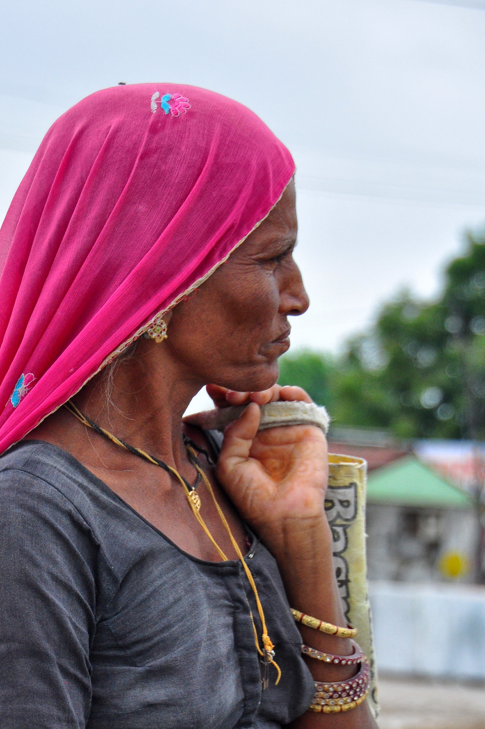 Waiting for a Bus, India (7093104733)