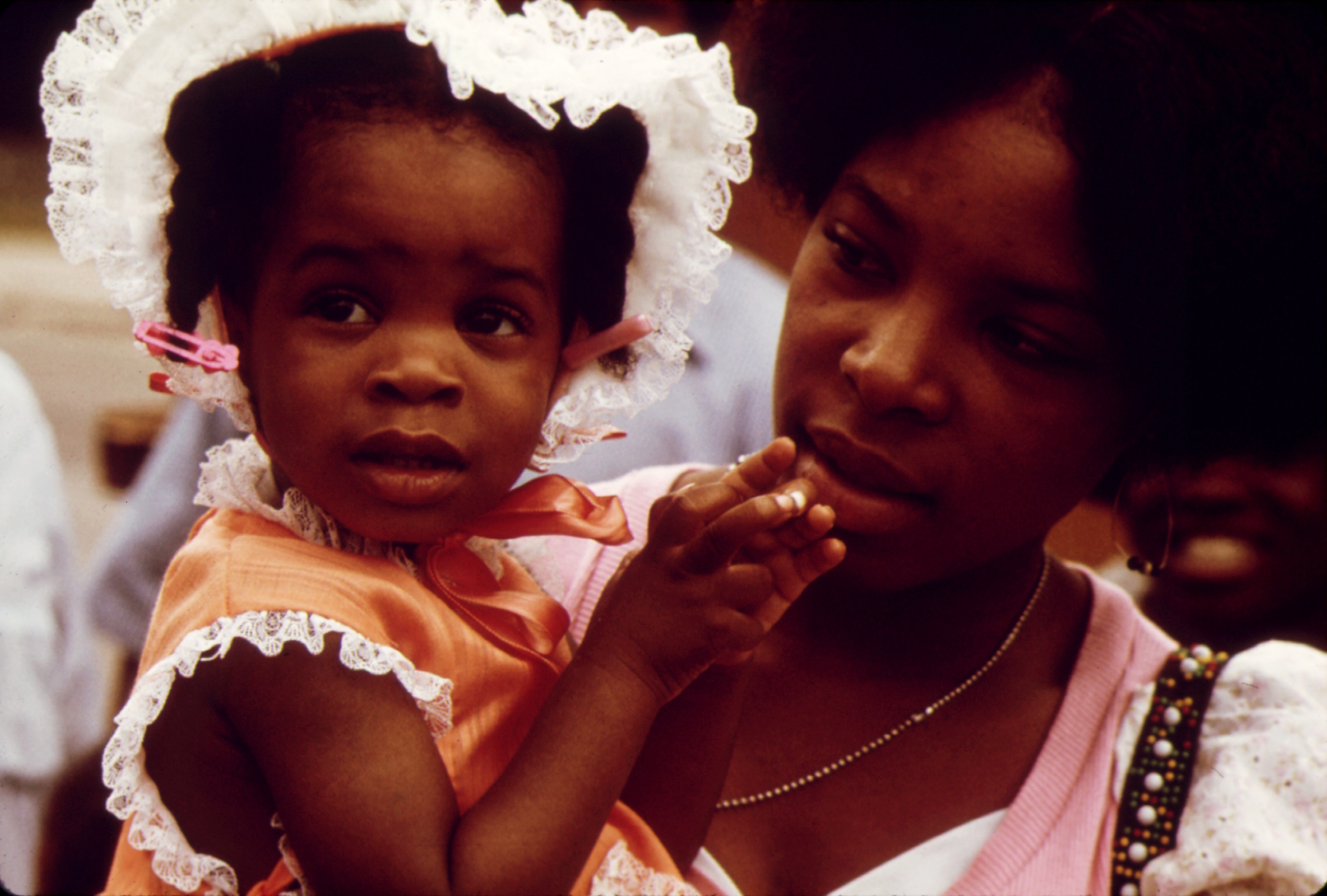 A black mother and child, Chicago. - NARA - 556145