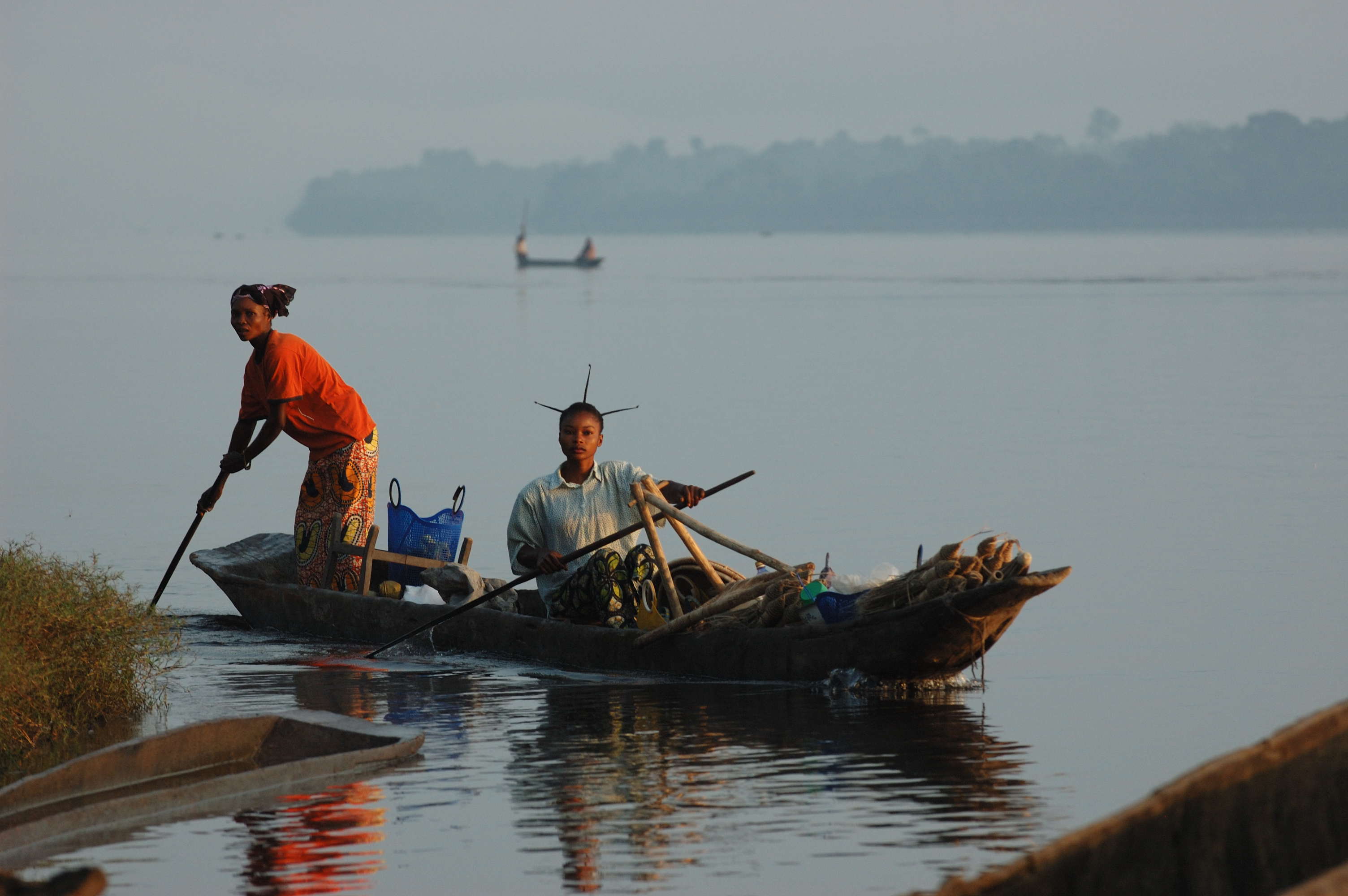 Isangi people living off the river