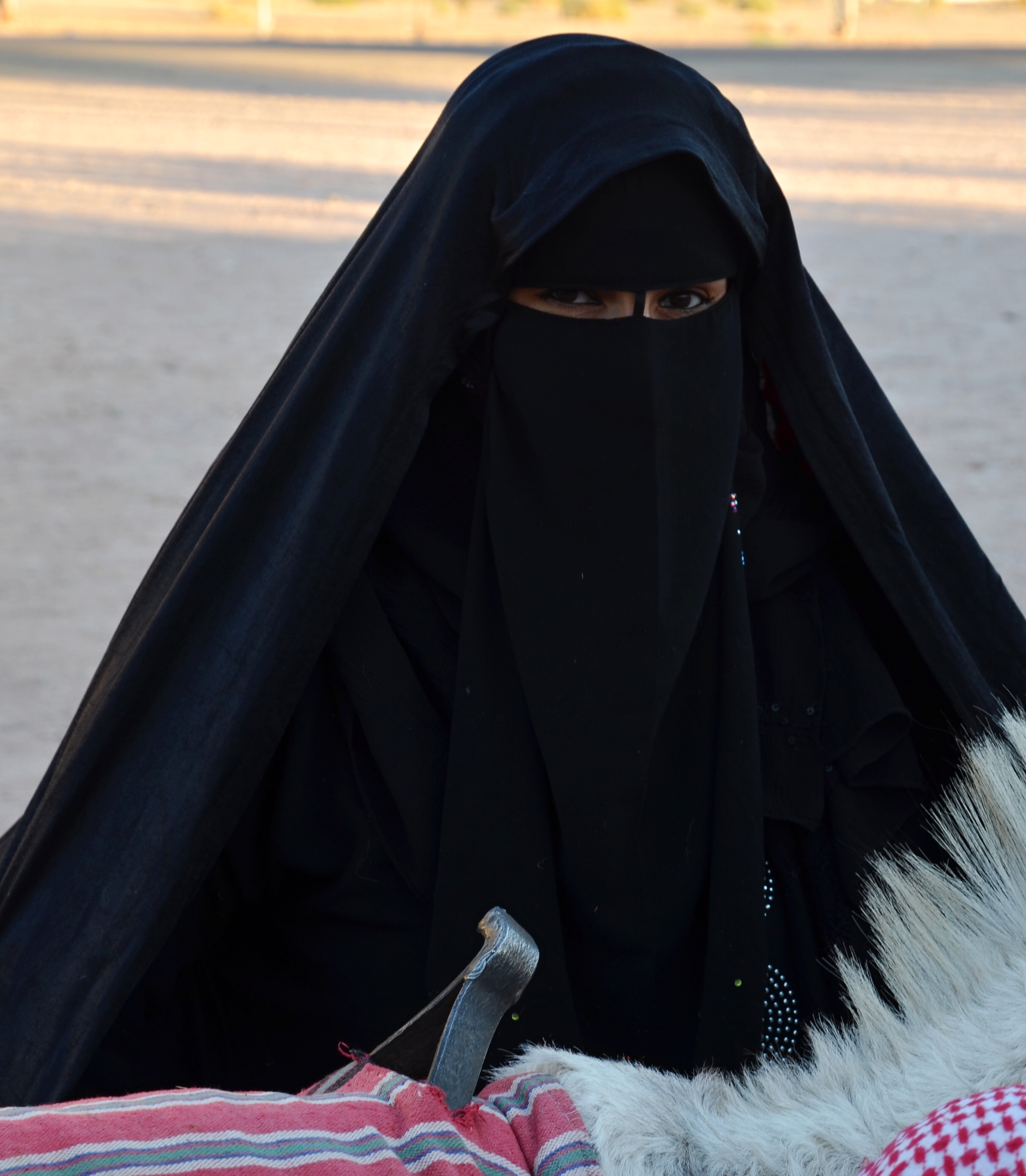Muslimská žena cestou do Luxoru - panoramio