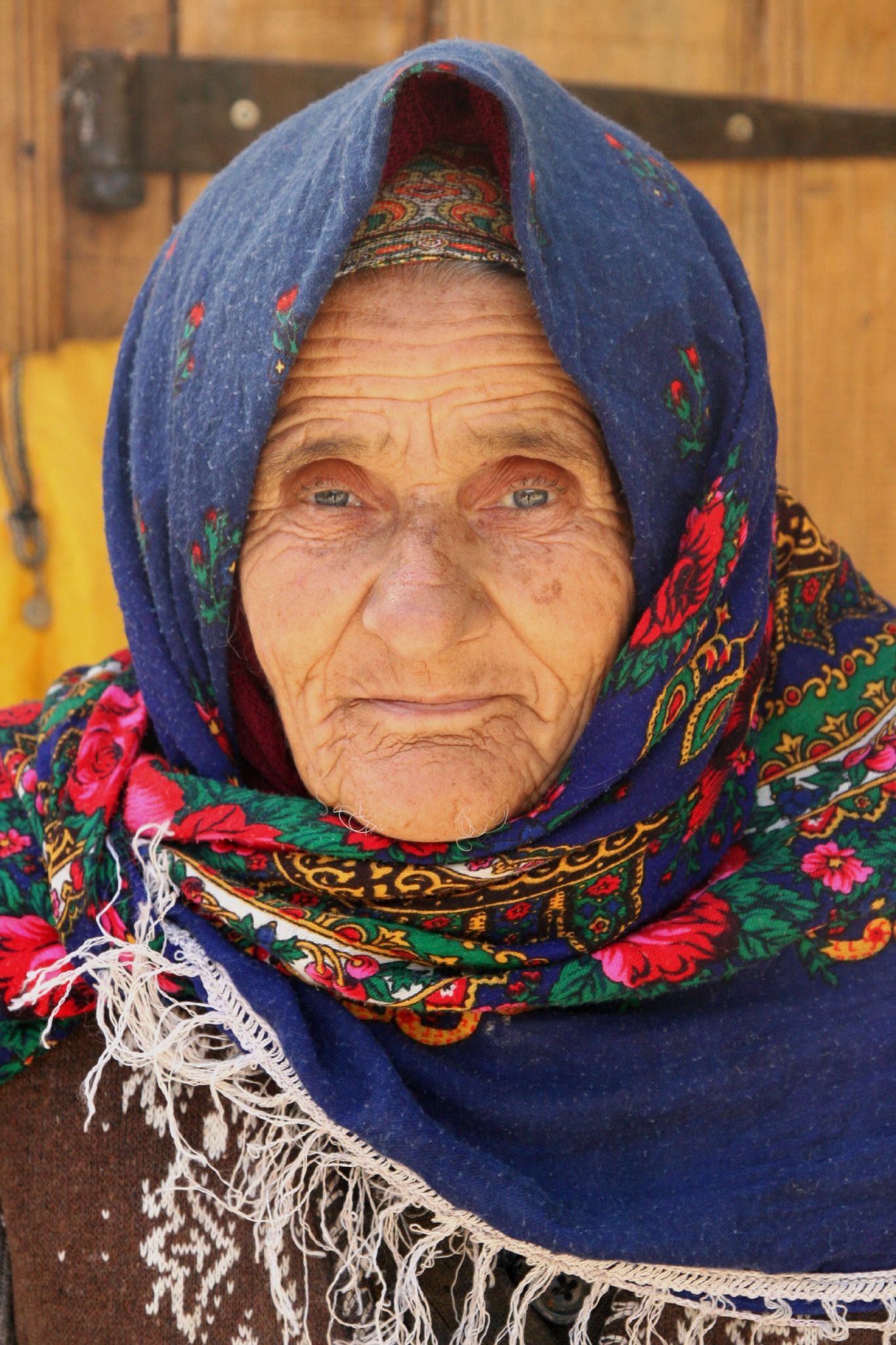 Old woman in Lahic