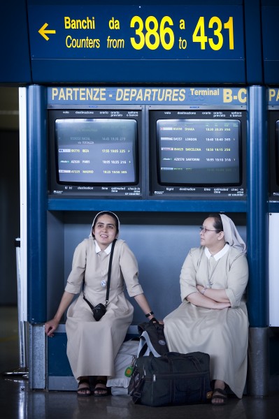 Nuns in Fiumicino Airport, Rome - 3598
