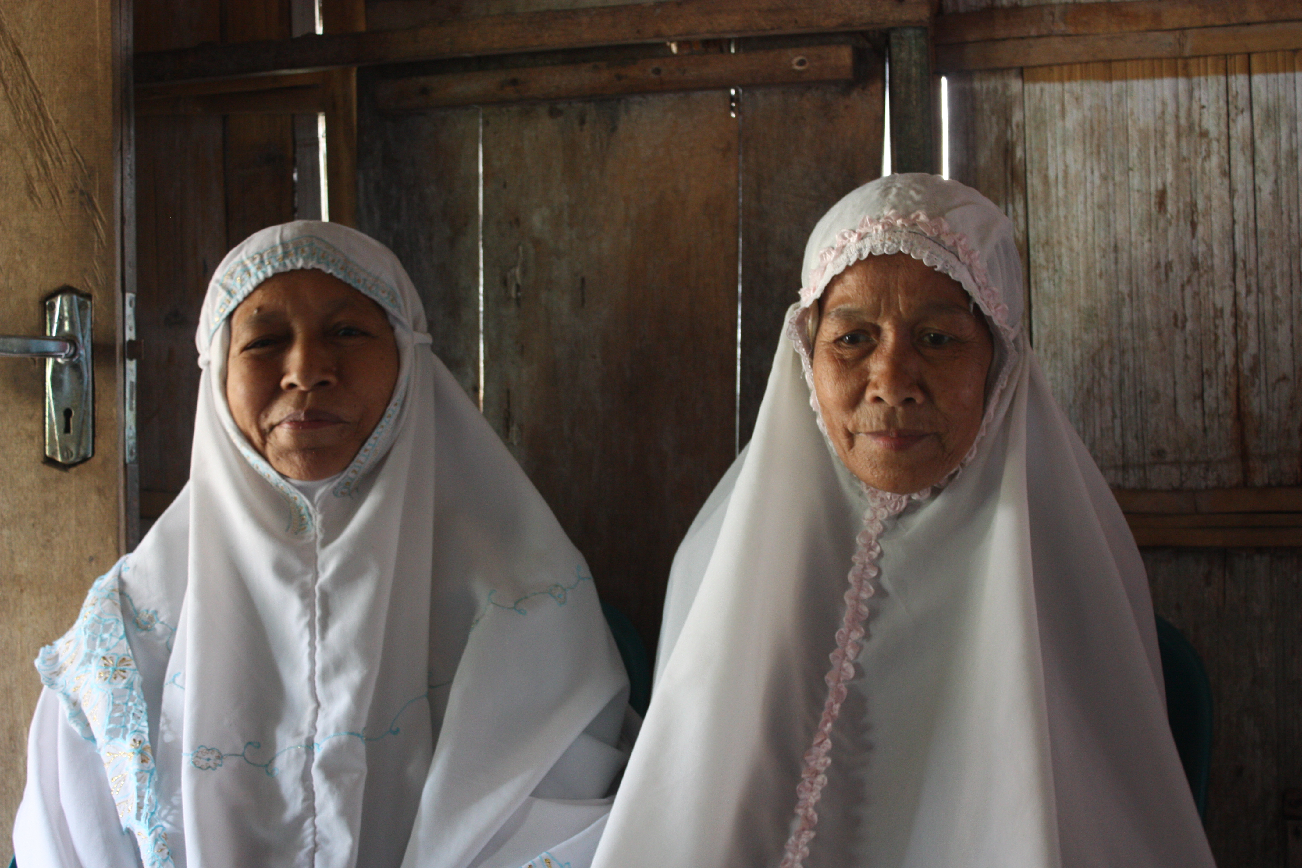 Pulau Selayar, muslim women (6969124081)