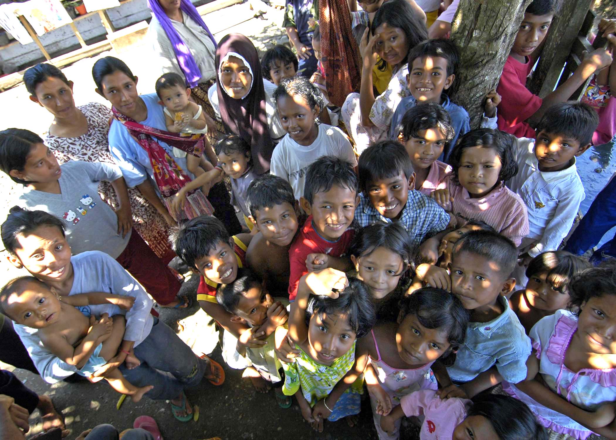 US Navy 050115-N-9951E-146 Children smile and gather for a group photo in the town of Lamno, Sumatra