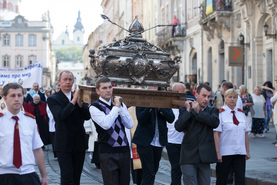 a Catholic procession in Lviv, Ukraine in September 2014, picture 5