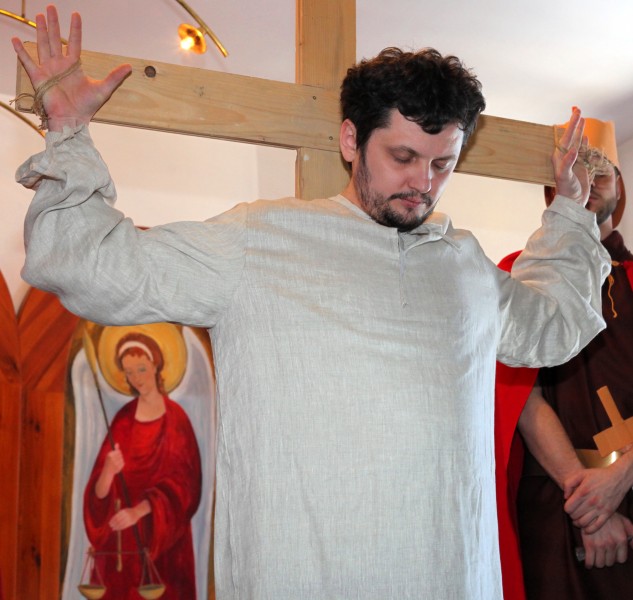Jesus crucified in the Passion of the Christ performance, photo 3