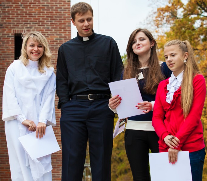 people who performed in a play about the Fatima apparitions