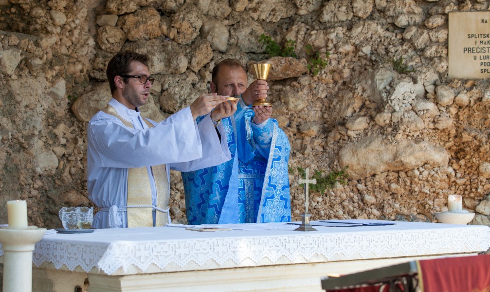 a Mass in the Vepric sanctuary in Croatia in July 2014, picture 4